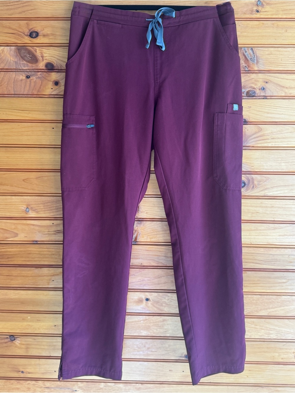 FIGS Technical Collection Cargo Scrub Pants M Burgundy Straight Leg TW2000